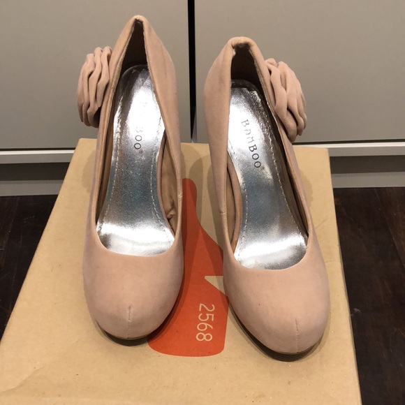 Beautiful suede heels - Picture 2 of 3